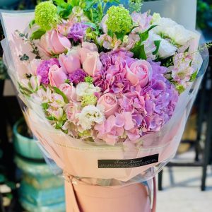 粉色繡球+粉色玫瑰12支+荷蘭玉繡球+配花  B003