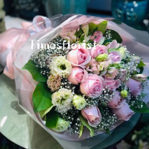 12支粉色玫瑰+配花  B001