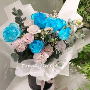 MB11 染色藍玫瑰+康乃馨+配花 (不包括花座)