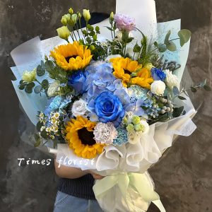 B95 藍繡球+藍玫瑰+配花
