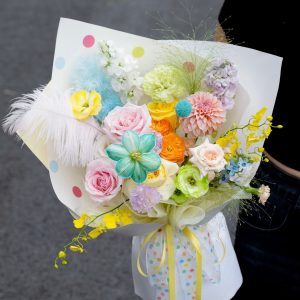 B1  粉玫瑰+染藍屈金香+配花