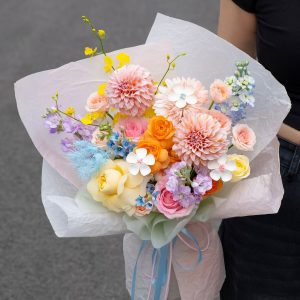 B2  大理花+橙色玫瑰+配花